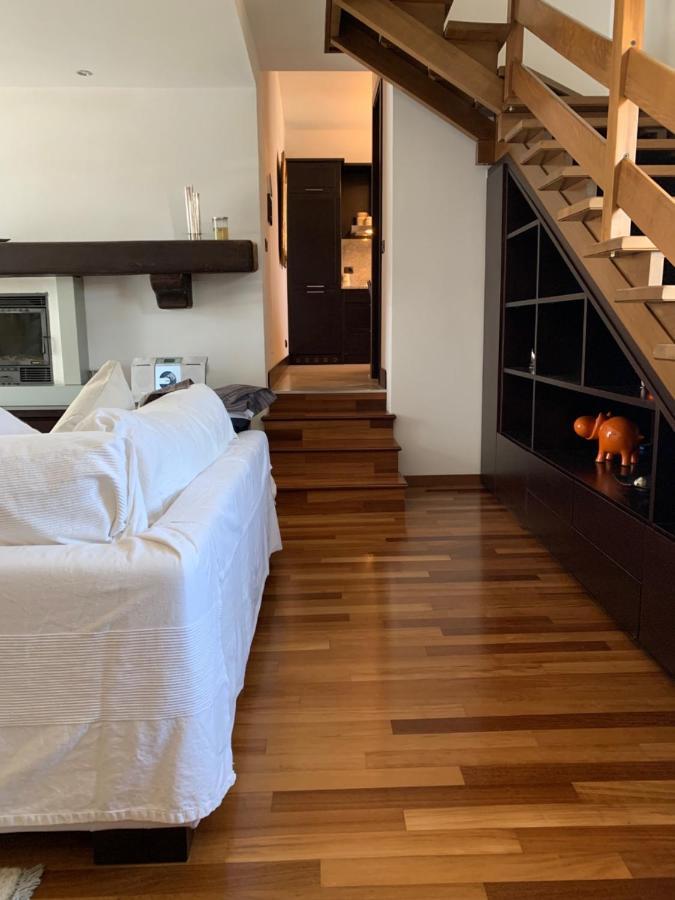 Near Como, Charming Apartment With Fireplace Grandate Exterior foto