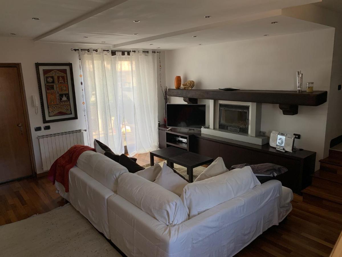 Near Como, Charming Apartment With Fireplace Grandate Exterior foto